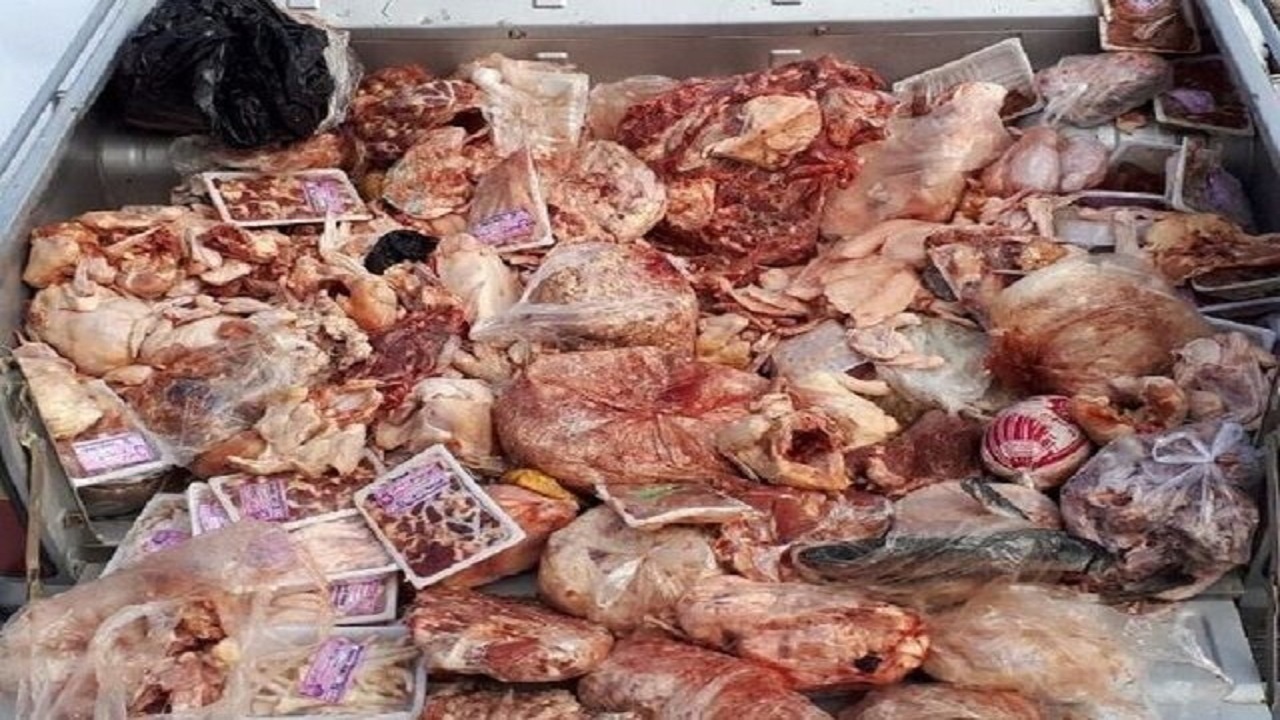 یک تن اسکلت مرغ غیربهداشتی در شهرک شکوهیه قم کشف شد یک تن اسکلت مرغ غیربهداشتی در شهرک شکوهیه قم کشف شد